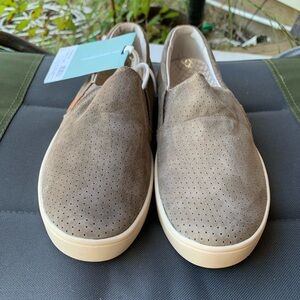 NWT Revitalign Promenade Slip-Ons –(Dark Gray) w/ Brown Accents – Size 7.5B